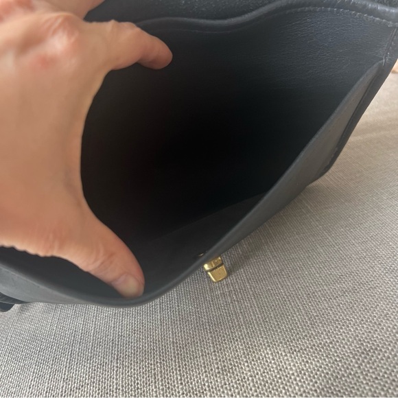 Vintage Coach 9790 City Bag Shoulder Bag Turnlock Crossbody Black Bag - Picture 16 of 16